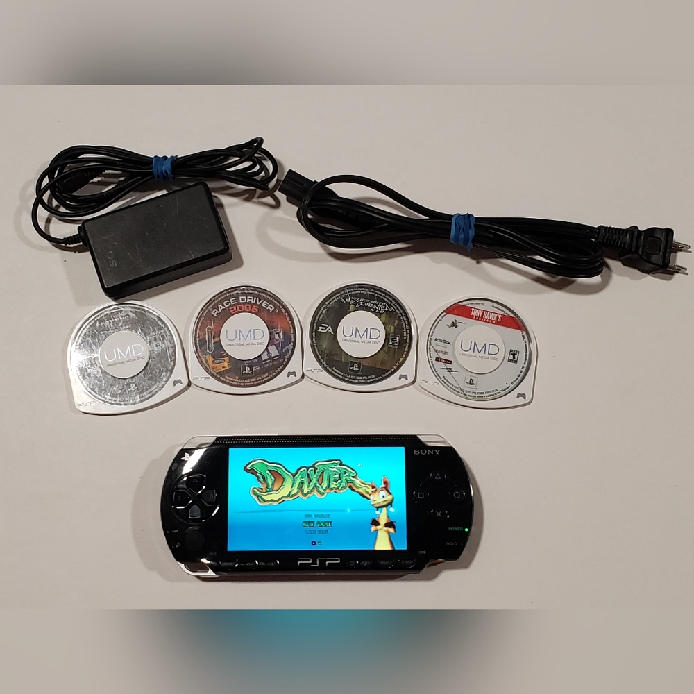 PSP 1001 Console w/5 Games, Power Cord, New Battery, Carrying Case Tested & Work